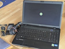 Fujitsu Siemens A512 Core i3 120 GB SSD 6 GB RAM HDMI 15,6" computer portatile Linux come nuovo