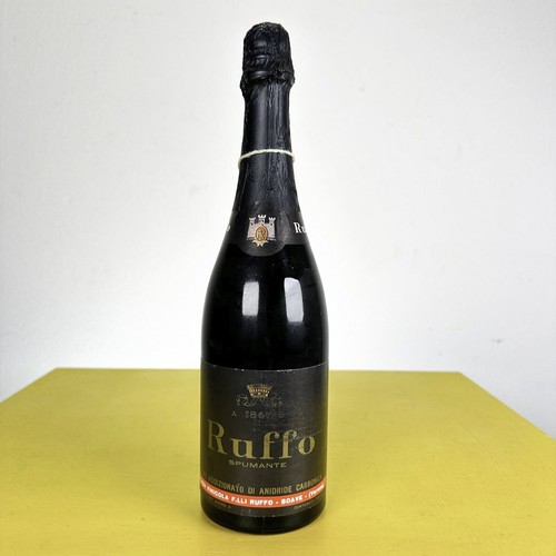 Bottiglia vino spumante ruffo - bottiglia,