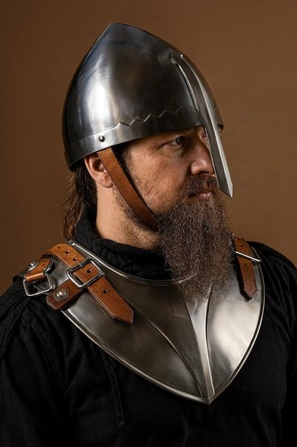 Elmetto cavaliere nasale