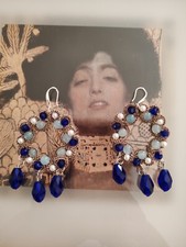 Orecchini interamente lavorati in pizzo chiacchierino con cristalli e perle