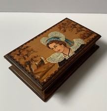 ANTICA SCATOLA IN LEGNO FIGURA