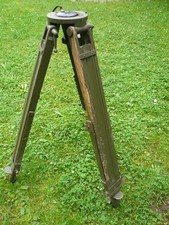 BW, treppiede in legno