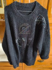 Maglia di lana da donna a manica lunga e con paillettes sul davanti. Taglia S/M