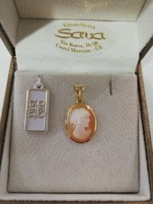 Ciondolo cammeo dea incisa su