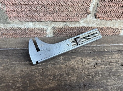Vintage stamped girder - vintage, 7”