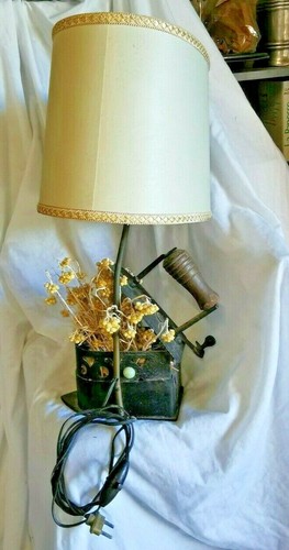 Lampada antica con - paralume, su