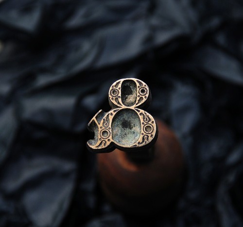 Ampersand raccoglitore - "&",