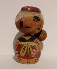 Bambola giapponese Kokeshi in