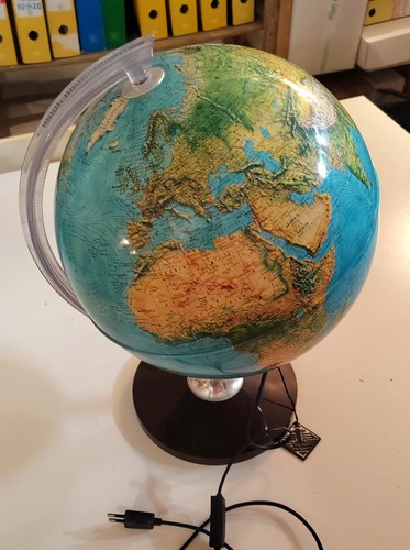Mappamondo terrestre luminoso