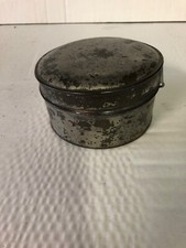 Scatola in latta vintage da collezione rotonda vecchia con chiusura particolare