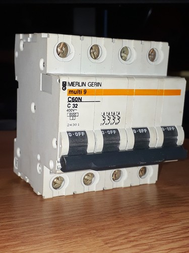 Interruttore magnetotermico - , 4p