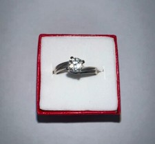 Anello solitario con diamante