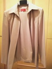 Tailleur donna pantalone beige.