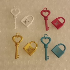 8 ciondoli Louis Vuitton con