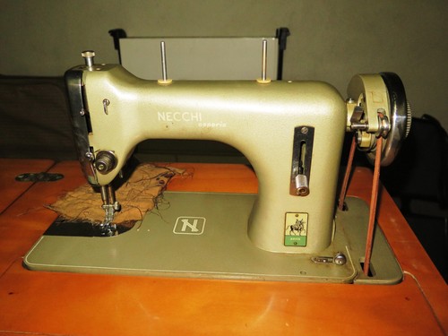 Macchina per cucire necchi - cucire,