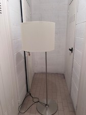 lampada da terra usata molto ben tenuta, vendo causa inutilizzo