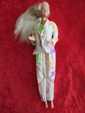 BARBIE en TAILLEUR PANTALON +