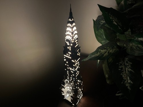 Modello illuminato edificio