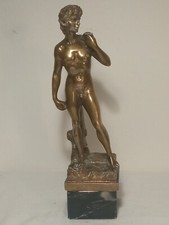 "David" - Scultura in bronzo del David di Michelangelo su base di marmo