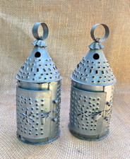 2 Lanterne in latta traforate fatte a mano primitive coloniali 9"Revere portacandele vintage