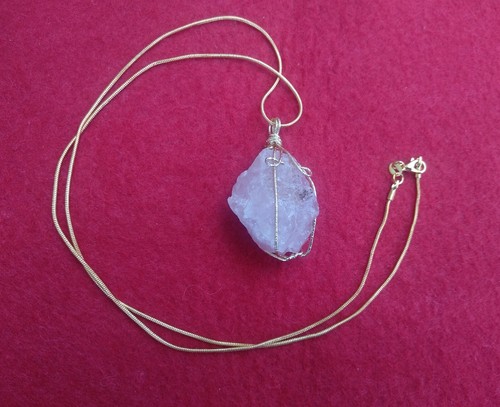Collana dorata con - ciondolo, a