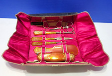 Antico kit toelettatura manicure con manici dorati in custodia