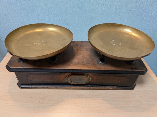 Antica bilancia legno con 2 - in,