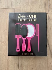 Barbie X CHI 65° Anniversario Bella In Rosa Hot Pink Set Pennello Principessa Nuovo con scatola