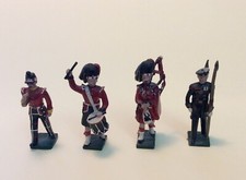 Toy Soldiers -  4 SOLDATINI IN