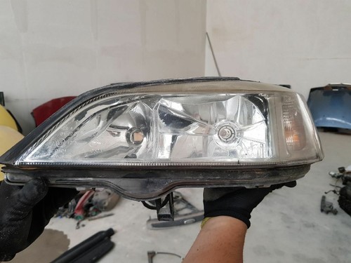 Faro anteriore sinistro guida - anteriore,