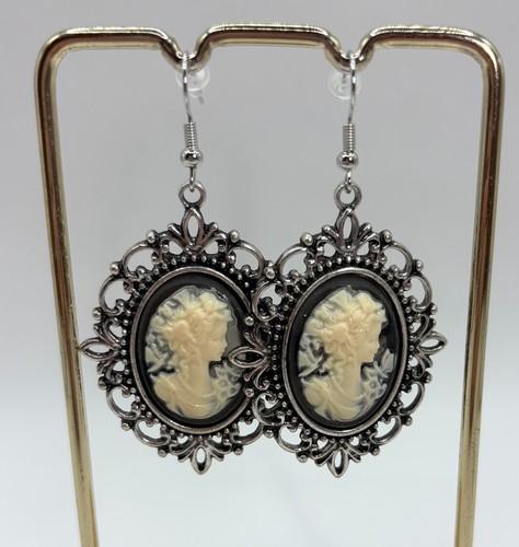 Orecchini stile vintage - in,