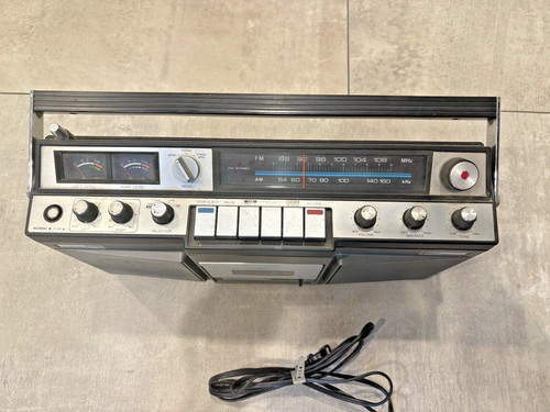 Vintage realistico boombox - vintage,
