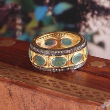 Anello con smeraldo naturale