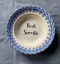 Piatto 800 Mondovi Scritta Resti Servito   diametro centimetri 22 Difetto