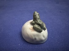 vecchia statuina porcellana Royal Copenhagen n.507 rana su pietra del 1967 (2.)