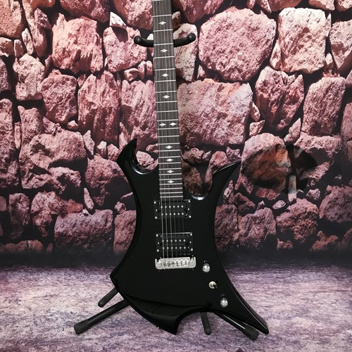 Chitarra elettrica nera
