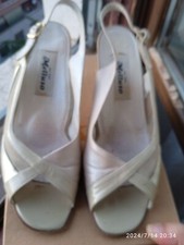 sandali melluso eleganti  numero 40 made in Italy color avorio e argento