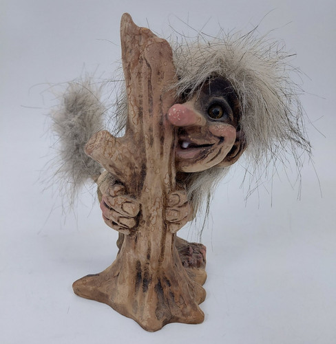 Nyform troll norway hide - *nyform,