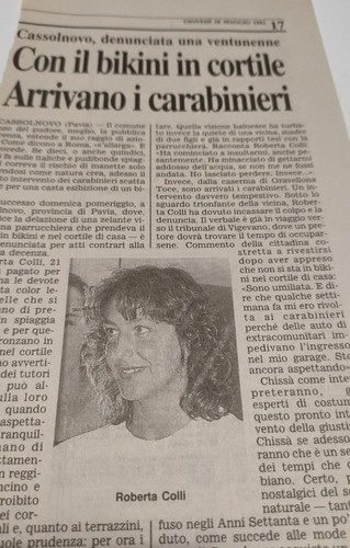 Con bikini cortile - con, il