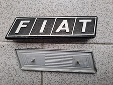 Sigla Fiat in lega usata,  lunga 120 mm. larga 33 mm, pioli a 68 mm. + sigle 126