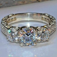 Anello di fidanzamento tre