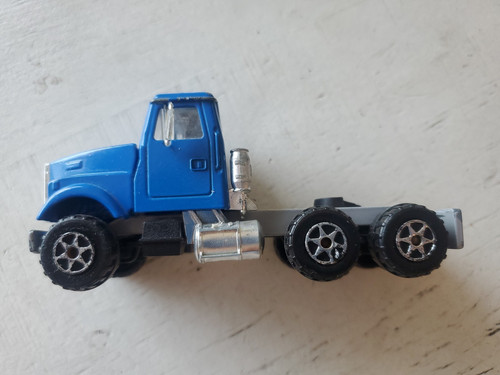 Semitrattore blu pressofuso
