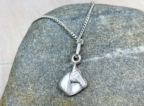 Collana con ciondolo cavallo