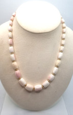 Conchiglia ,, pelle d'angelo,, collana vintage