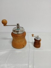 Macinacaffè e macinapepe in legno a manovella