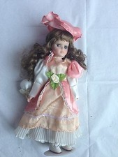 bambola di porcellana da