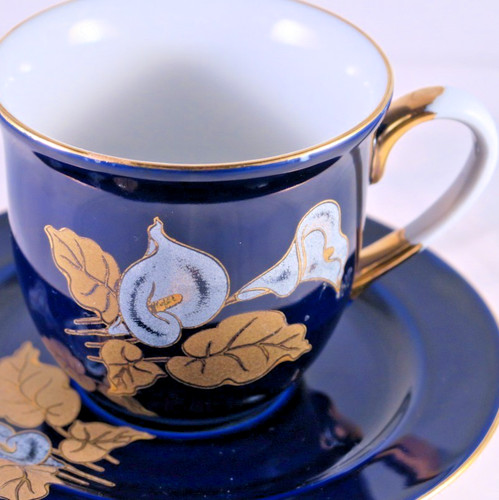 Vecchia tazza con piattino - vecchia,