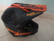 casco motocross con visiera,occhiali e guanti, causa perdita moto.
