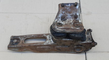Front engine support bracket - front,