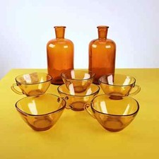 set bottiglie e tazzine in